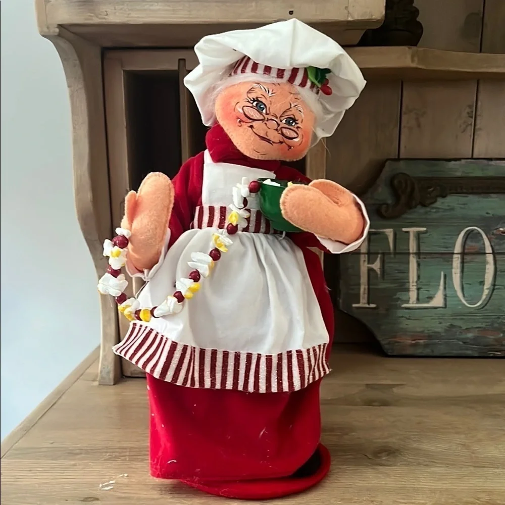 Annalee Mrs. Santa Chef Holding Popcorn Garland 12” From 2011 Cooking Kitchen